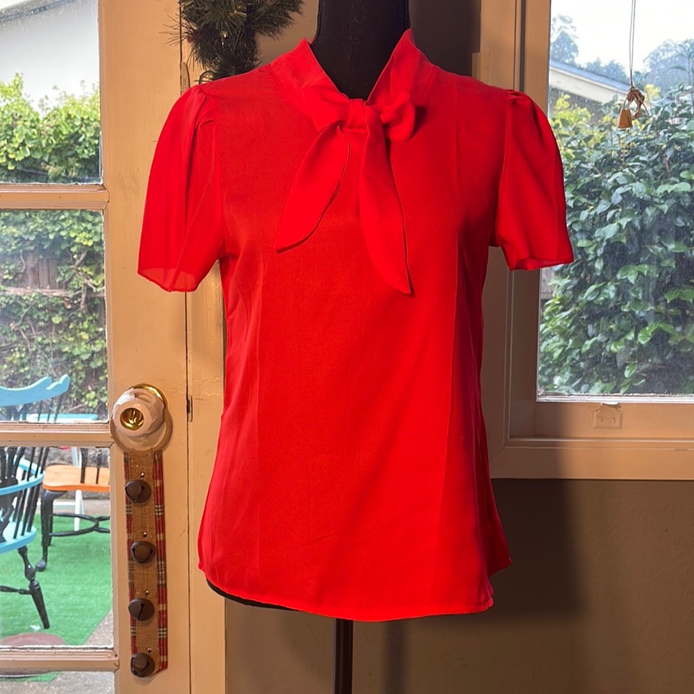 Short sleeve red blouse, tie neck